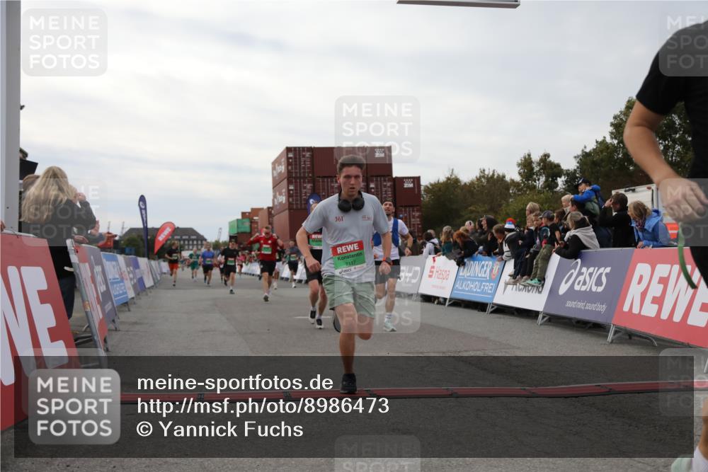 03.10.2025 - Köhlbrandbrückenlauf Yannick Fuchs http://msf.ph/oto/8986473 03.10.2025 15:58:51 Ziel 7081, 7086, 7101, 7117, 7120, 7182, 7238, 7244, 7256, 7356, 7737, 9086, 9186, 9187, 9195, 9196, 9197, 9398, 9512, 9750 meine-sportfotos.de