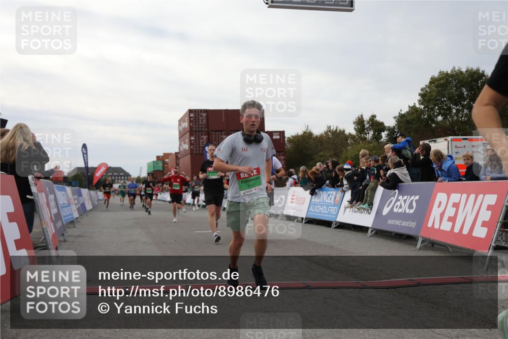 03.10.2025 - Köhlbrandbrückenlauf Yannick Fuchs http://msf.ph/oto/8986476 03.10.2025 15:58:51 Ziel 7081, 7086, 7101, 7117, 7120, 7182, 7238, 7244, 7256, 7356, 7737, 9086, 9186, 9187, 9195, 9196, 9197, 9398, 9512, 9750 meine-sportfotos.de
