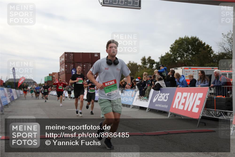 03.10.2025 - Köhlbrandbrückenlauf Yannick Fuchs http://msf.ph/oto/8986485 03.10.2025 15:58:51 Ziel 7081, 7086, 7101, 7117, 7120, 7182, 7238, 7244, 7256, 7356, 7737, 9086, 9186, 9187, 9195, 9196, 9197, 9398, 9512, 9750 meine-sportfotos.de