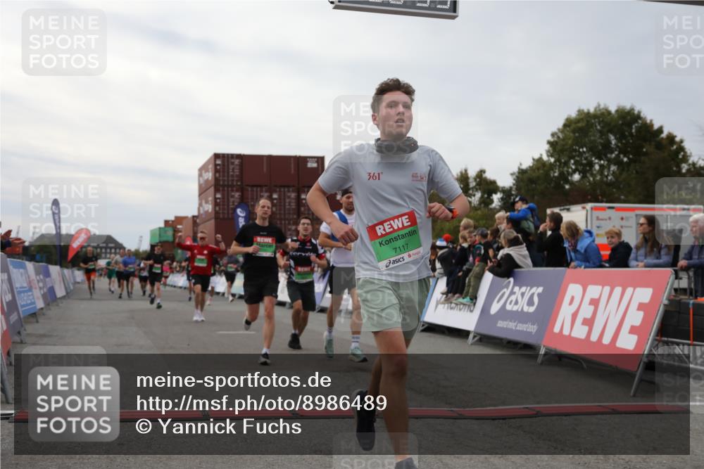 03.10.2025 - Köhlbrandbrückenlauf Yannick Fuchs http://msf.ph/oto/8986489 03.10.2025 15:58:51 Ziel 7081, 7086, 7101, 7117, 7120, 7182, 7238, 7244, 7256, 7356, 7737, 9086, 9186, 9187, 9195, 9196, 9197, 9398, 9512, 9750 meine-sportfotos.de