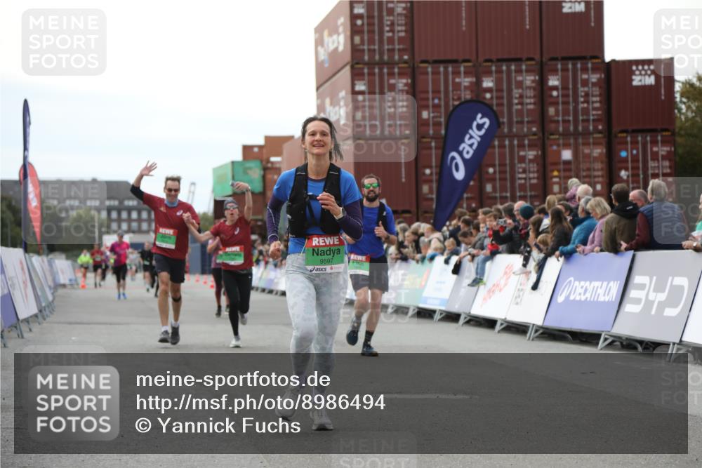 03.10.2025 - Köhlbrandbrückenlauf Yannick Fuchs http://msf.ph/oto/8986494 03.10.2025 16:11:22 Ziel 7350, 7373, 7472, 7765, 7895, 9067, 9068, 9597 meine-sportfotos.de