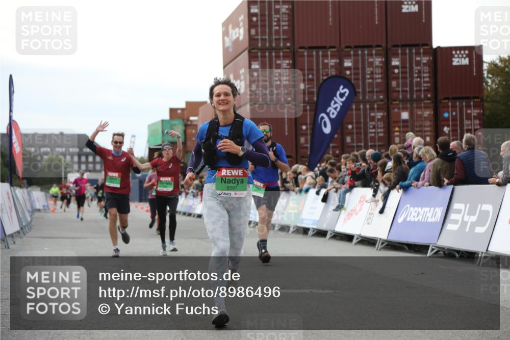 03.10.2025 - Köhlbrandbrückenlauf Yannick Fuchs http://msf.ph/oto/8986496 03.10.2025 16:11:22 Ziel 7350, 7373, 7472, 7765, 7895, 9067, 9068, 9597 meine-sportfotos.de