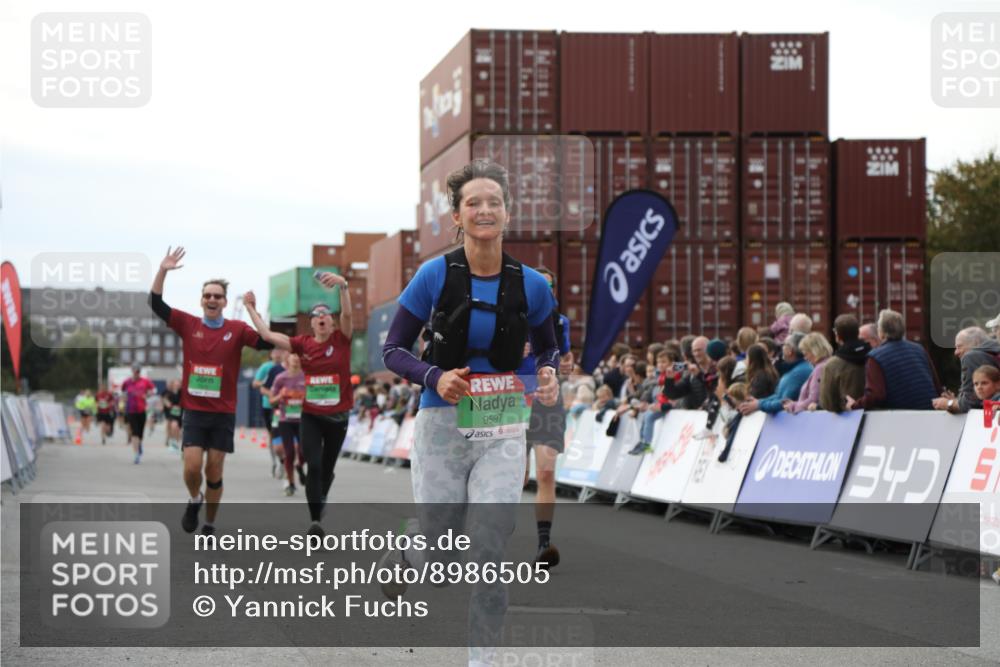 03.10.2025 - Köhlbrandbrückenlauf Yannick Fuchs http://msf.ph/oto/8986505 03.10.2025 16:11:23 Ziel 7350, 7373, 7472, 7765, 7895, 9067, 9068, 9597 meine-sportfotos.de