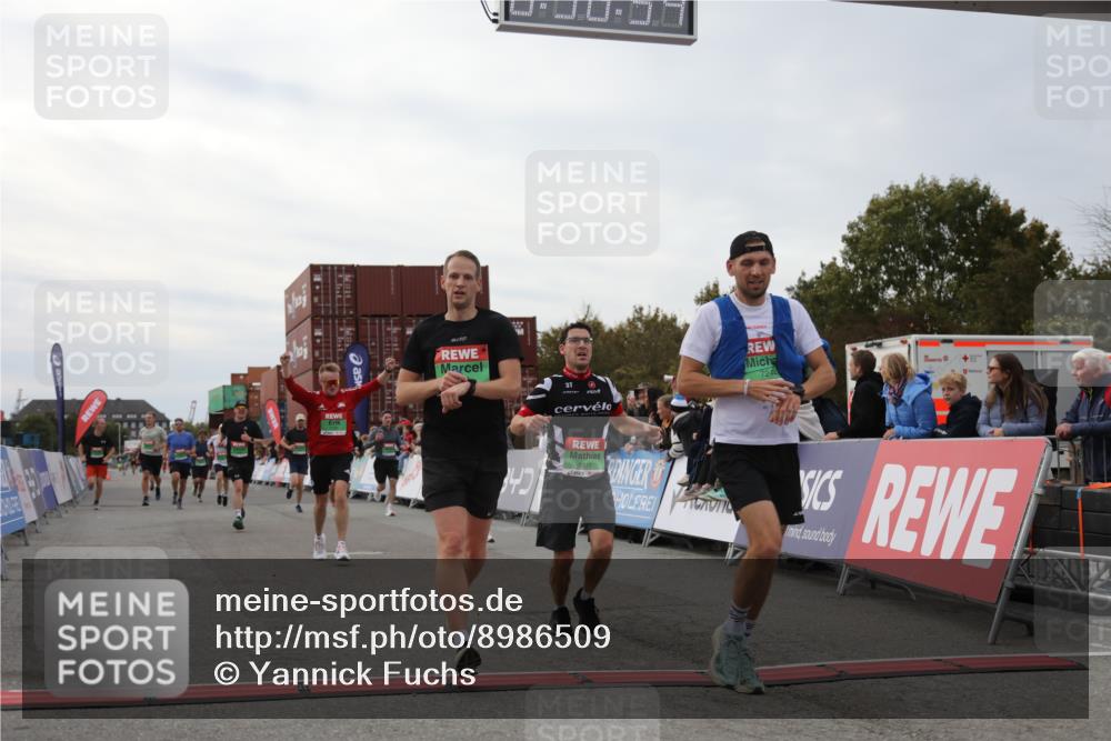 03.10.2025 - Köhlbrandbrückenlauf Yannick Fuchs http://msf.ph/oto/8986509 03.10.2025 15:58:53 Ziel 7081, 7086, 7101, 7109, 7117, 7120, 7182, 7238, 7244, 7256, 7356, 7737, 9086, 9186, 9195, 9196, 9197, 9398, 9512, 9750 meine-sportfotos.de