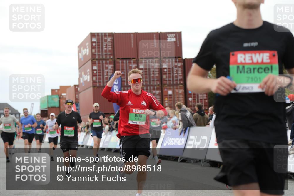 03.10.2025 - Köhlbrandbrückenlauf Yannick Fuchs http://msf.ph/oto/8986518 03.10.2025 15:58:53 Ziel 7081, 7086, 7101, 7109, 7117, 7120, 7182, 7238, 7244, 7256, 7356, 7737, 9086, 9186, 9195, 9196, 9197, 9398, 9512, 9750 meine-sportfotos.de