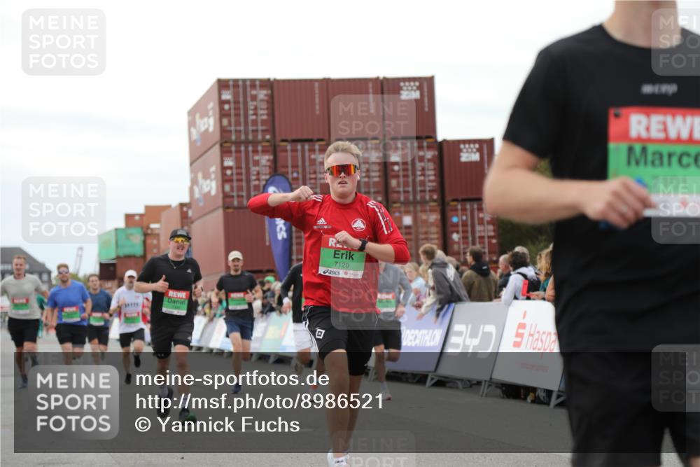 03.10.2025 - Köhlbrandbrückenlauf Yannick Fuchs http://msf.ph/oto/8986521 03.10.2025 15:58:54 Ziel 7086, 7101, 7109, 7117, 7120, 7238, 7244, 7256, 7356, 9086, 9186, 9195, 9196, 9197, 9370, 9398, 9512, 9750 meine-sportfotos.de