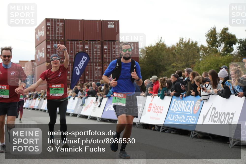 03.10.2025 - Köhlbrandbrückenlauf Yannick Fuchs http://msf.ph/oto/8986530 03.10.2025 16:11:25 Ziel 7350, 7373, 7472, 7488, 7765, 7895, 9597 meine-sportfotos.de
