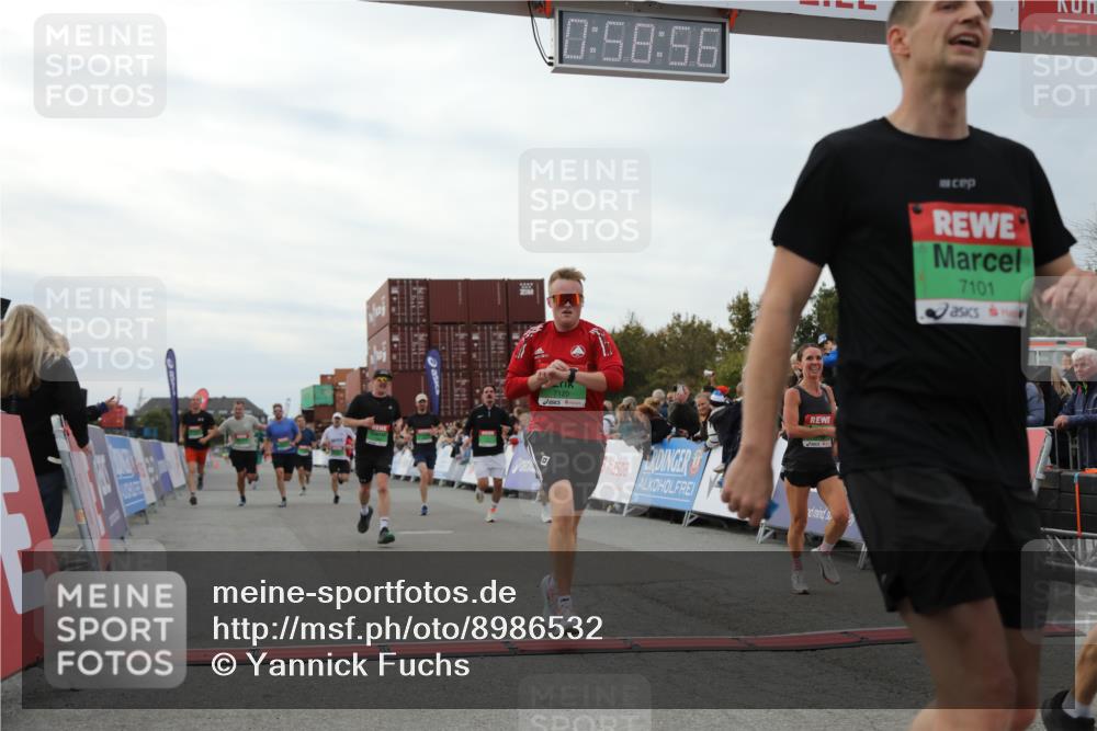 03.10.2025 - Köhlbrandbrückenlauf Yannick Fuchs http://msf.ph/oto/8986532 03.10.2025 15:58:54 Ziel 7086, 7101, 7109, 7117, 7120, 7238, 7244, 7256, 7356, 9086, 9186, 9195, 9196, 9197, 9370, 9398, 9512, 9750 meine-sportfotos.de