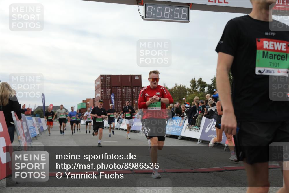 03.10.2025 - Köhlbrandbrückenlauf Yannick Fuchs http://msf.ph/oto/8986536 03.10.2025 15:58:54 Ziel 7086, 7101, 7109, 7117, 7120, 7238, 7244, 7256, 7356, 9086, 9186, 9195, 9196, 9197, 9370, 9398, 9512, 9750 meine-sportfotos.de