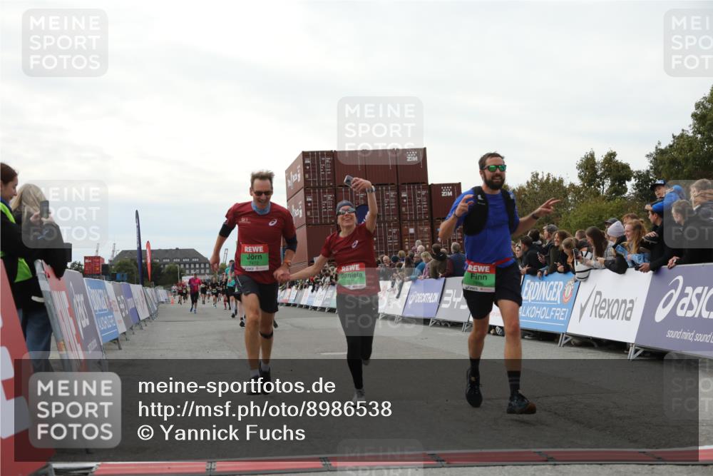 03.10.2025 - Köhlbrandbrückenlauf Yannick Fuchs http://msf.ph/oto/8986538 03.10.2025 16:11:25 Ziel 7350, 7373, 7472, 7488, 7765, 7895, 9597 meine-sportfotos.de