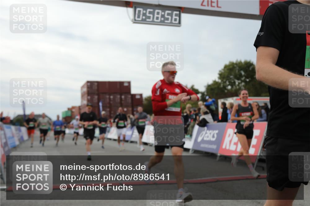 03.10.2025 - Köhlbrandbrückenlauf Yannick Fuchs http://msf.ph/oto/8986541 03.10.2025 15:58:55 Ziel 7086, 7101, 7109, 7120, 7238, 7244, 7256, 7356, 9186, 9195, 9196, 9197, 9370, 9398, 9512, 9750 meine-sportfotos.de