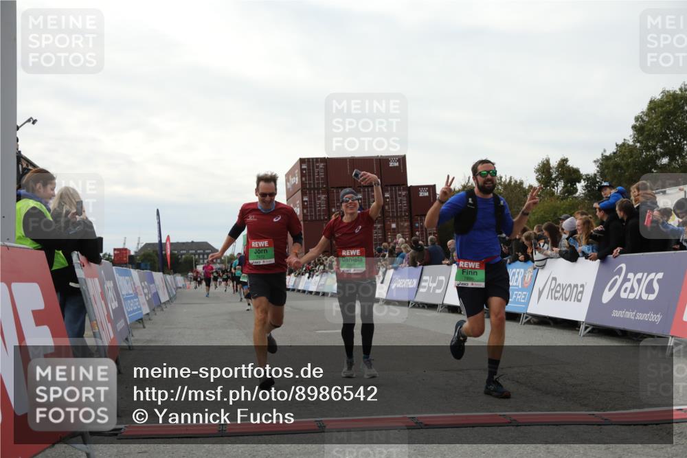 03.10.2025 - Köhlbrandbrückenlauf Yannick Fuchs http://msf.ph/oto/8986542 03.10.2025 16:11:26 Ziel 7350, 7373, 7472, 7488, 7765, 7895, 9597 meine-sportfotos.de