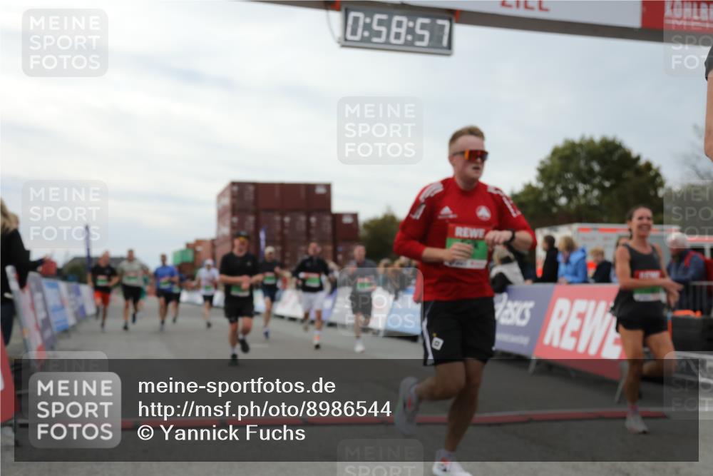03.10.2025 - Köhlbrandbrückenlauf Yannick Fuchs http://msf.ph/oto/8986544 03.10.2025 15:58:55 Ziel 7086, 7101, 7109, 7120, 7238, 7244, 7256, 7356, 9186, 9195, 9196, 9197, 9370, 9398, 9512, 9750 meine-sportfotos.de