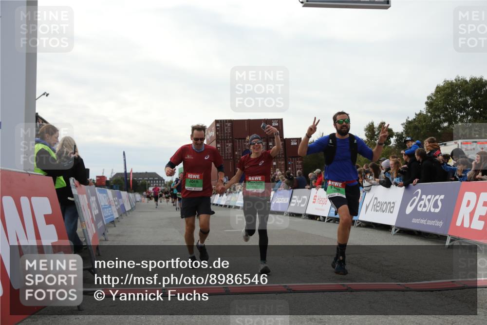 03.10.2025 - Köhlbrandbrückenlauf Yannick Fuchs http://msf.ph/oto/8986546 03.10.2025 16:11:26 Ziel 7350, 7373, 7472, 7488, 7765, 7895, 9597 meine-sportfotos.de
