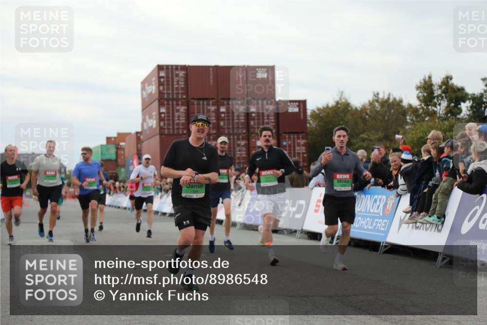 03.10.2025 - Köhlbrandbrückenlauf Yannick Fuchs http://msf.ph/oto/8986548 03.10.2025 15:58:55 Ziel 7086, 7101, 7109, 7120, 7238, 7244, 7256, 7356, 9186, 9195, 9196, 9197, 9370, 9398, 9512, 9750 meine-sportfotos.de