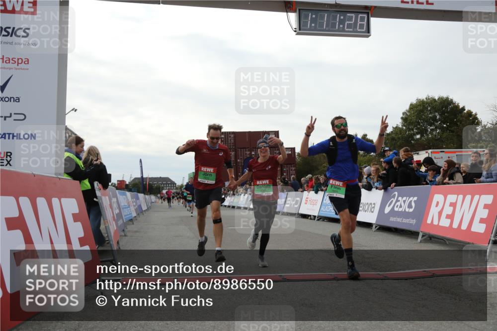 03.10.2025 - Köhlbrandbrückenlauf Yannick Fuchs http://msf.ph/oto/8986550 03.10.2025 16:11:26 Ziel 7350, 7373, 7472, 7488, 7765, 7895, 9597 meine-sportfotos.de