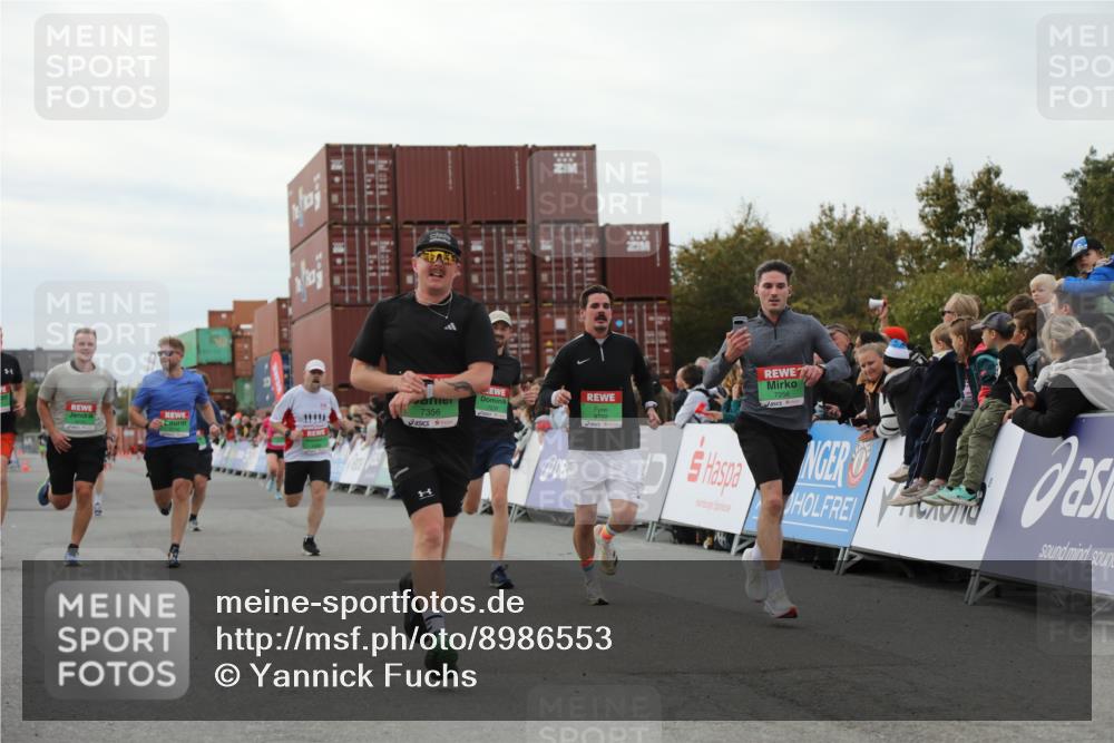 03.10.2025 - Köhlbrandbrückenlauf Yannick Fuchs http://msf.ph/oto/8986553 03.10.2025 15:58:55 Ziel 7086, 7101, 7109, 7120, 7238, 7244, 7256, 7356, 9186, 9195, 9196, 9197, 9370, 9398, 9512, 9750 meine-sportfotos.de