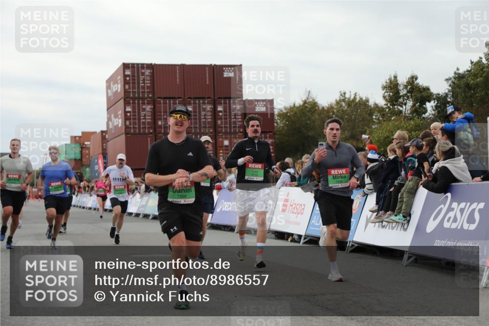 03.10.2025 - Köhlbrandbrückenlauf Yannick Fuchs http://msf.ph/oto/8986557 03.10.2025 15:58:55 Ziel 7086, 7101, 7109, 7120, 7238, 7244, 7256, 7356, 9186, 9195, 9196, 9197, 9370, 9398, 9512, 9750 meine-sportfotos.de