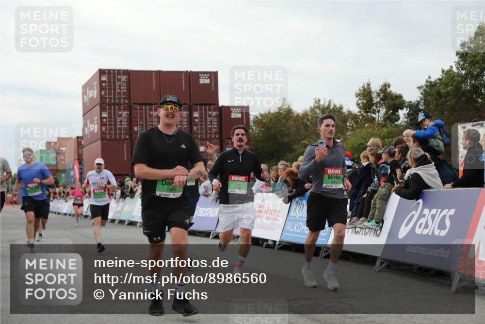 03.10.2025 - Köhlbrandbrückenlauf Yannick Fuchs http://msf.ph/oto/8986560 03.10.2025 15:58:56 Ziel 7086, 7101, 7109, 7120, 7238, 7244, 7256, 7356, 9186, 9195, 9196, 9197, 9370, 9398, 9512, 9750 meine-sportfotos.de