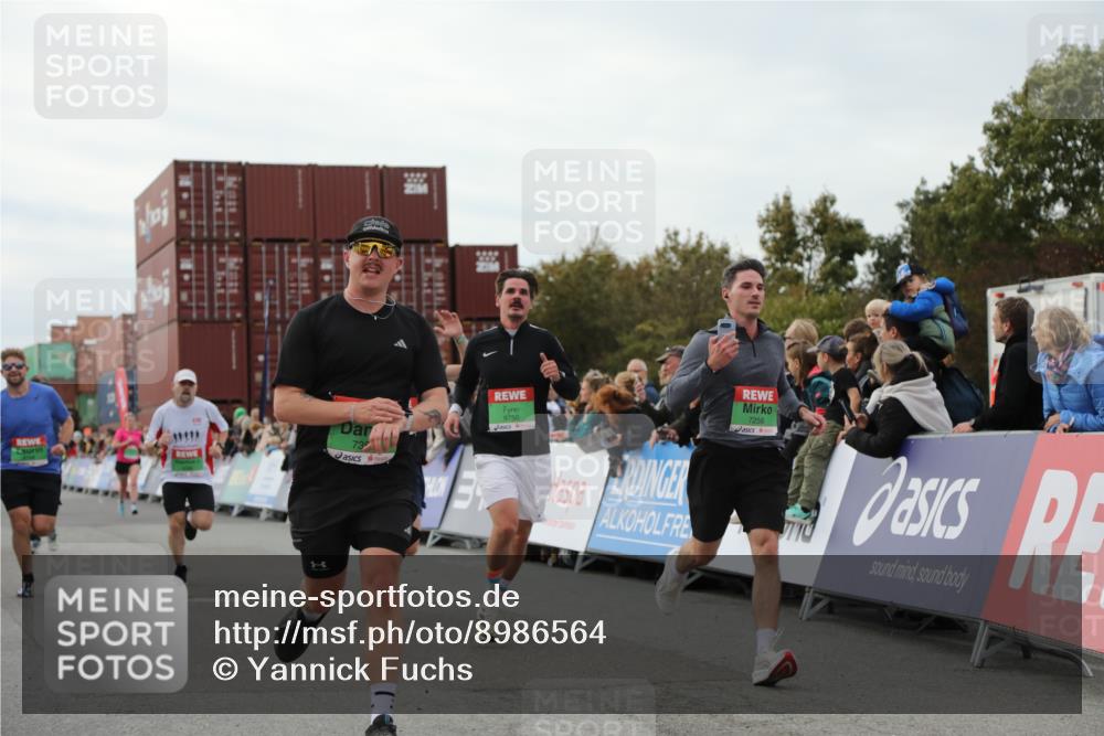 03.10.2025 - Köhlbrandbrückenlauf Yannick Fuchs http://msf.ph/oto/8986564 03.10.2025 15:58:56 Ziel 7086, 7101, 7109, 7120, 7238, 7244, 7256, 7356, 9186, 9195, 9196, 9197, 9370, 9398, 9512, 9750 meine-sportfotos.de