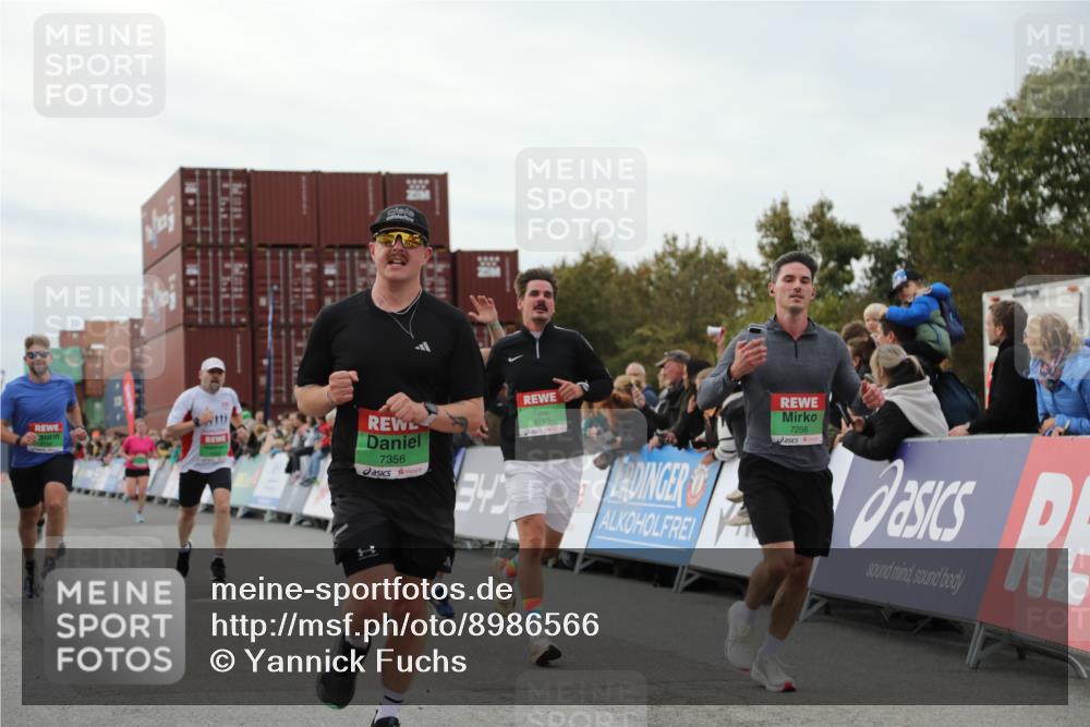 03.10.2025 - Köhlbrandbrückenlauf Yannick Fuchs http://msf.ph/oto/8986566 03.10.2025 15:58:56 Ziel 7086, 7101, 7109, 7120, 7238, 7244, 7256, 7356, 9186, 9195, 9196, 9197, 9370, 9398, 9512, 9750 meine-sportfotos.de