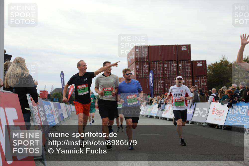 03.10.2025 - Köhlbrandbrückenlauf Yannick Fuchs http://msf.ph/oto/8986579 03.10.2025 15:58:57 Ziel 7086, 7109, 7120, 7238, 7256, 7356, 9186, 9195, 9196, 9197, 9370, 9398, 9750 meine-sportfotos.de