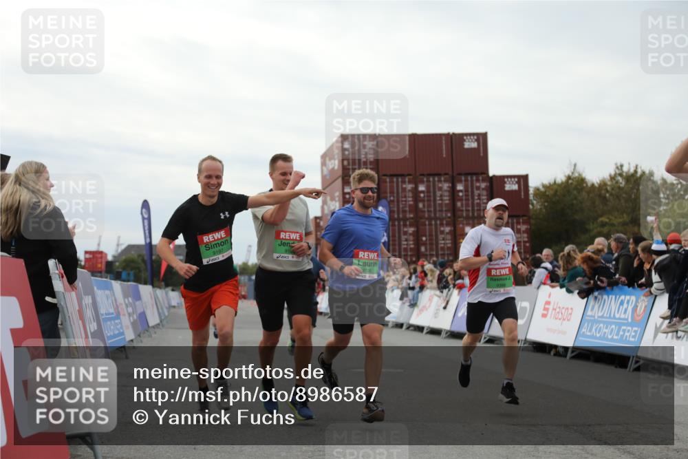 03.10.2025 - Köhlbrandbrückenlauf Yannick Fuchs http://msf.ph/oto/8986587 03.10.2025 15:58:57 Ziel 7086, 7109, 7120, 7238, 7256, 7356, 9186, 9195, 9196, 9197, 9370, 9398, 9750 meine-sportfotos.de