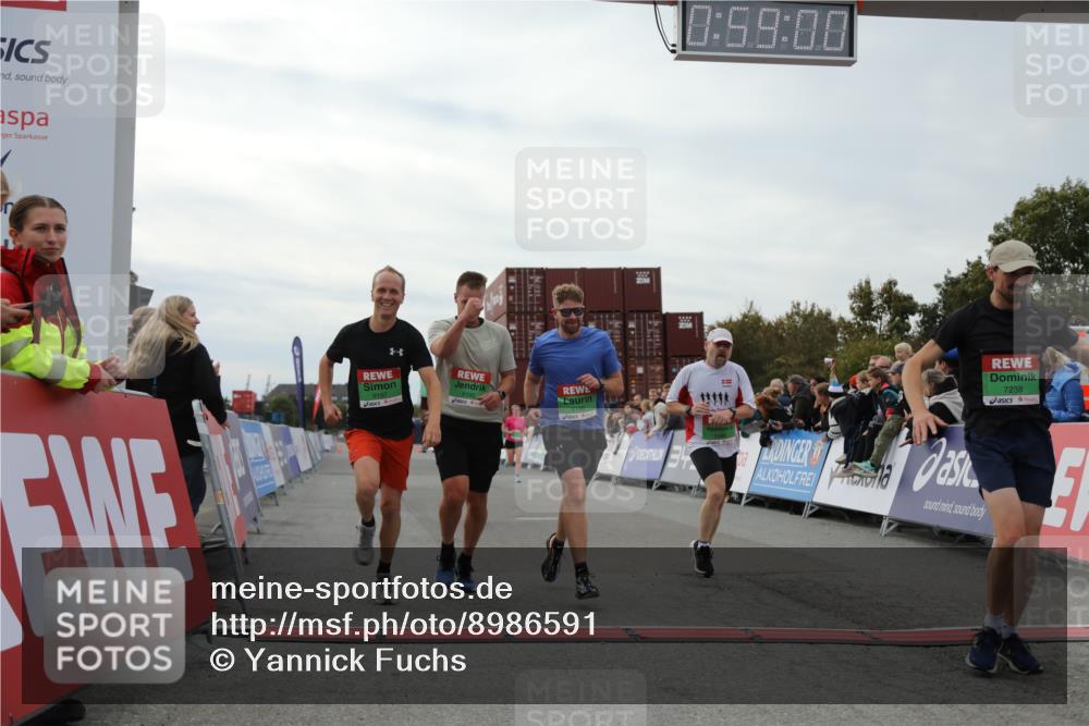03.10.2025 - Köhlbrandbrückenlauf Yannick Fuchs http://msf.ph/oto/8986591 03.10.2025 15:58:58 Ziel 7086, 7109, 7120, 7238, 7256, 7356, 9186, 9195, 9196, 9197, 9370, 9398, 9750 meine-sportfotos.de