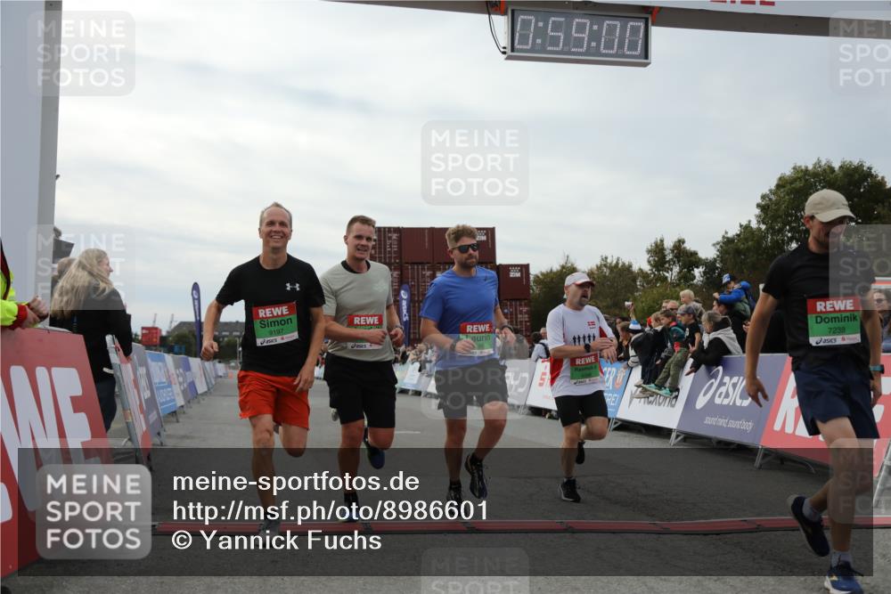 03.10.2025 - Köhlbrandbrückenlauf Yannick Fuchs http://msf.ph/oto/8986601 03.10.2025 15:58:58 Ziel 7086, 7109, 7120, 7238, 7256, 7356, 9186, 9195, 9196, 9197, 9370, 9398, 9750 meine-sportfotos.de
