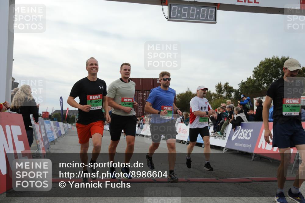03.10.2025 - Köhlbrandbrückenlauf Yannick Fuchs http://msf.ph/oto/8986604 03.10.2025 15:58:58 Ziel 7086, 7109, 7120, 7238, 7256, 7356, 9186, 9195, 9196, 9197, 9370, 9398, 9750 meine-sportfotos.de