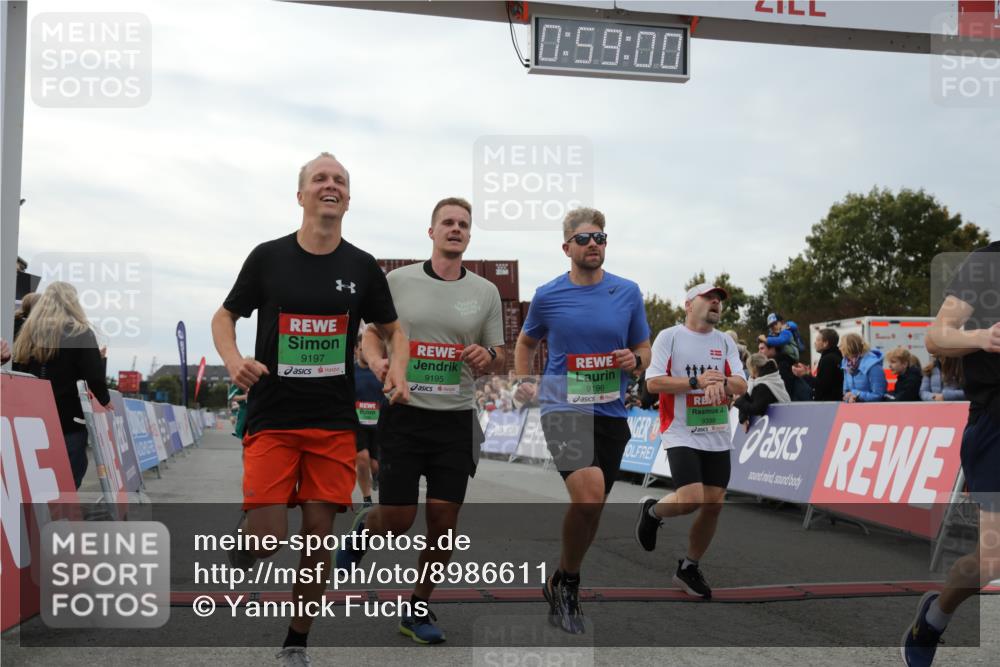 03.10.2025 - Köhlbrandbrückenlauf Yannick Fuchs http://msf.ph/oto/8986611 03.10.2025 15:58:58 Ziel 7086, 7109, 7120, 7238, 7256, 7356, 9186, 9195, 9196, 9197, 9370, 9398, 9750 meine-sportfotos.de