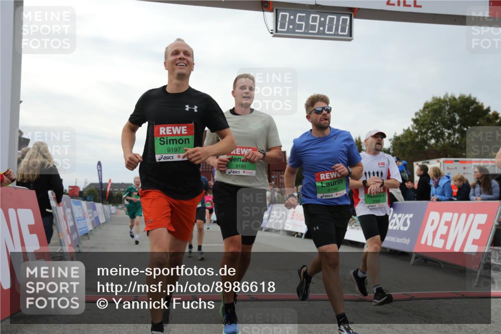 03.10.2025 - Köhlbrandbrückenlauf Yannick Fuchs http://msf.ph/oto/8986618 03.10.2025 15:58:59 Ziel 7086, 7109, 7238, 7256, 7356, 9195, 9196, 9197, 9370, 9398, 9750 meine-sportfotos.de