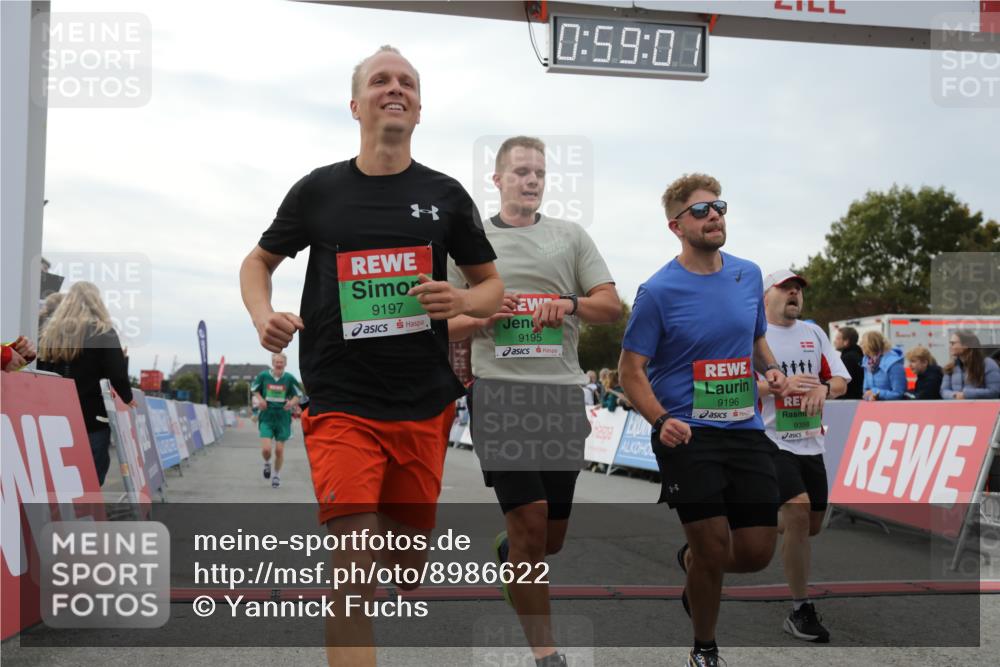 03.10.2025 - Köhlbrandbrückenlauf Yannick Fuchs http://msf.ph/oto/8986622 03.10.2025 15:58:59 Ziel 7086, 7109, 7238, 7256, 7356, 9195, 9196, 9197, 9370, 9398, 9750 meine-sportfotos.de