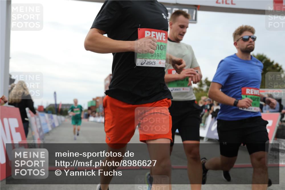 03.10.2025 - Köhlbrandbrückenlauf Yannick Fuchs http://msf.ph/oto/8986627 03.10.2025 15:58:59 Ziel 7086, 7109, 7238, 7256, 7356, 9195, 9196, 9197, 9370, 9398, 9750 meine-sportfotos.de