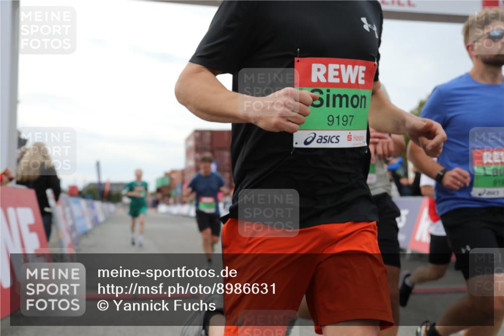 03.10.2025 - Köhlbrandbrückenlauf Yannick Fuchs http://msf.ph/oto/8986631 03.10.2025 15:58:59 Ziel 7086, 7109, 7238, 7256, 7356, 9195, 9196, 9197, 9370, 9398, 9750 meine-sportfotos.de
