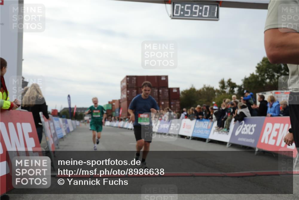 03.10.2025 - Köhlbrandbrückenlauf Yannick Fuchs http://msf.ph/oto/8986638 03.10.2025 15:59:00 Ziel 7086, 7109, 7238, 7256, 9195, 9196, 9197, 9370, 9398, 9750 meine-sportfotos.de