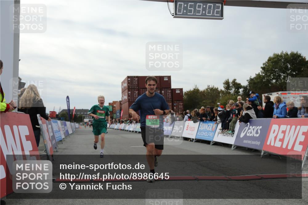 03.10.2025 - Köhlbrandbrückenlauf Yannick Fuchs http://msf.ph/oto/8986645 03.10.2025 15:59:00 Ziel 7086, 7109, 7238, 7256, 9195, 9196, 9197, 9370, 9398, 9750 meine-sportfotos.de
