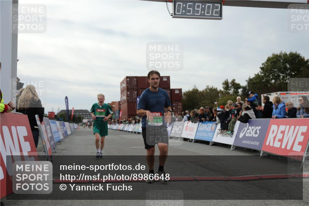 03.10.2025 - Köhlbrandbrückenlauf Yannick Fuchs http://msf.ph/oto/8986648 03.10.2025 15:59:00 Ziel 7086, 7109, 7238, 7256, 9195, 9196, 9197, 9370, 9398, 9750 meine-sportfotos.de