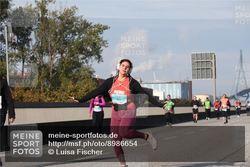 03.10.2025 - Köhlbrandbrückenlauf Luisa Fischer http://msf.ph/oto/8986654 03.10.2025 11:21:04 Position 3 3822 meine-sportfotos.de