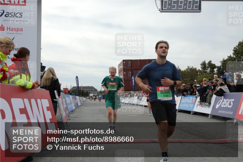 03.10.2025 - Köhlbrandbrückenlauf Yannick Fuchs http://msf.ph/oto/8986660 03.10.2025 15:59:01 Ziel 7086, 7109, 7238, 9195, 9196, 9197, 9370, 9398, 9750 meine-sportfotos.de