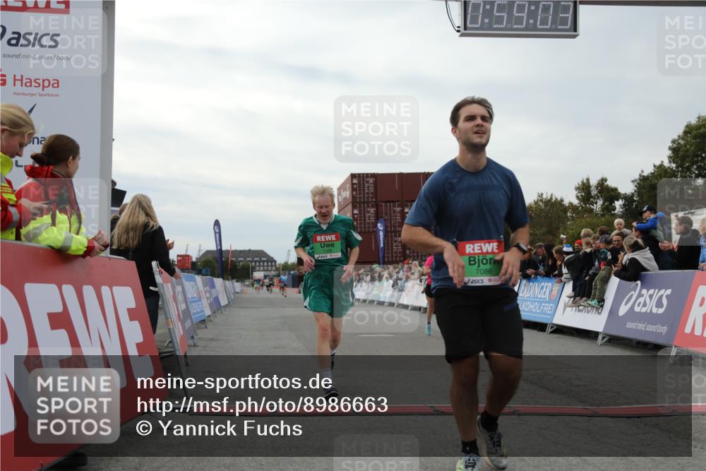 03.10.2025 - Köhlbrandbrückenlauf Yannick Fuchs http://msf.ph/oto/8986663 03.10.2025 15:59:01 Ziel 7086, 7109, 7238, 9195, 9196, 9197, 9370, 9398, 9750 meine-sportfotos.de