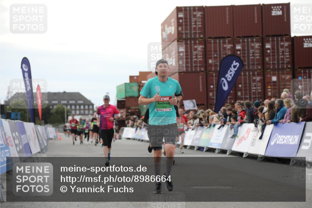 03.10.2025 - Köhlbrandbrückenlauf Yannick Fuchs http://msf.ph/oto/8986664 03.10.2025 16:11:32 Ziel 7196, 7350, 7373, 7407, 7467, 7488, 8774, 8938, 9382 meine-sportfotos.de