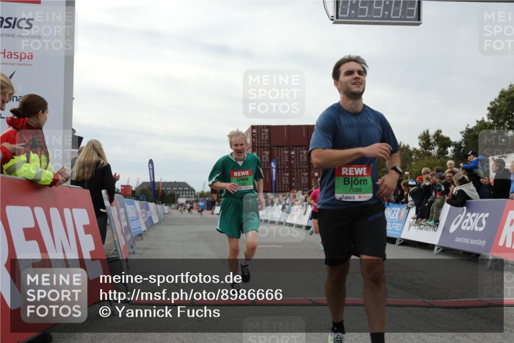 03.10.2025 - Köhlbrandbrückenlauf Yannick Fuchs http://msf.ph/oto/8986666 03.10.2025 15:59:01 Ziel 7086, 7109, 7238, 9195, 9196, 9197, 9370, 9398, 9750 meine-sportfotos.de