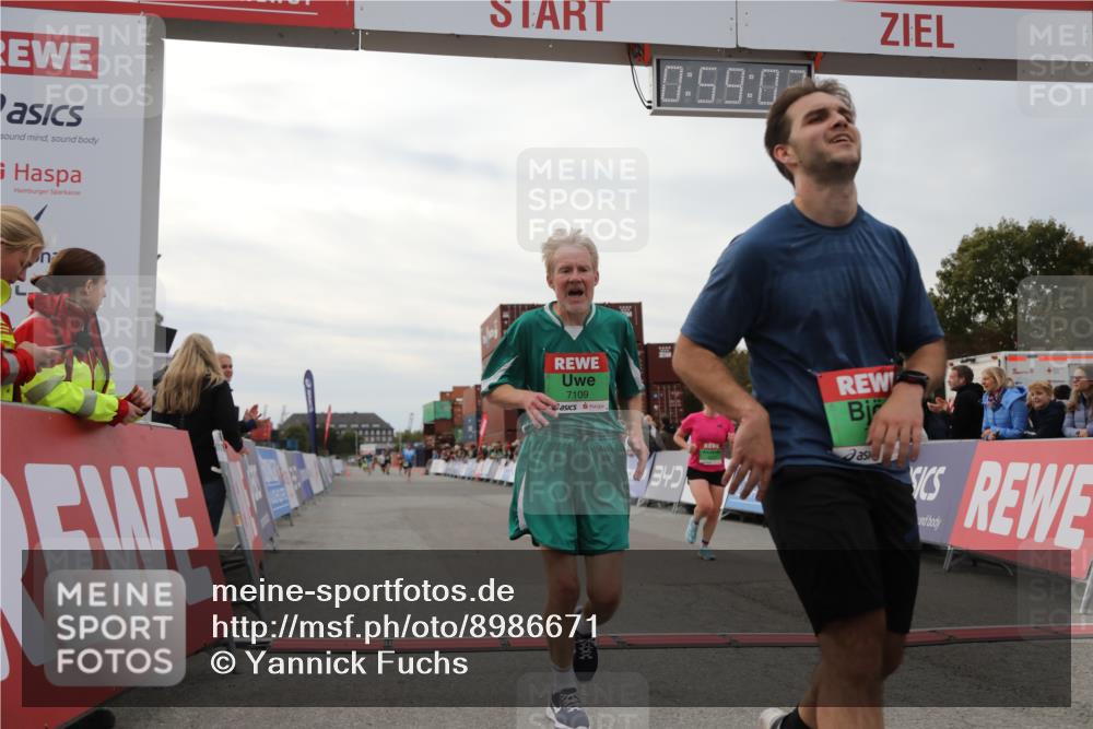03.10.2025 - Köhlbrandbrückenlauf Yannick Fuchs http://msf.ph/oto/8986671 03.10.2025 15:59:02 Ziel 7086, 7109, 9195, 9196, 9370, 9398 meine-sportfotos.de