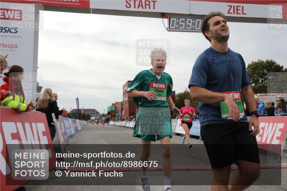 03.10.2025 - Köhlbrandbrückenlauf Yannick Fuchs http://msf.ph/oto/8986675 03.10.2025 15:59:02 Ziel 7086, 7109, 9195, 9196, 9370, 9398 meine-sportfotos.de