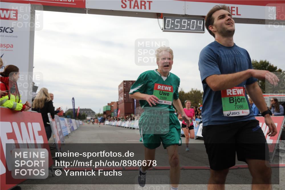 03.10.2025 - Köhlbrandbrückenlauf Yannick Fuchs http://msf.ph/oto/8986678 03.10.2025 15:59:02 Ziel 7086, 7109, 9195, 9196, 9370, 9398 meine-sportfotos.de