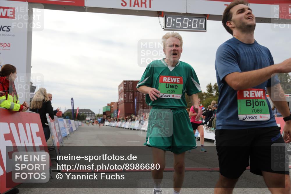 03.10.2025 - Köhlbrandbrückenlauf Yannick Fuchs http://msf.ph/oto/8986680 03.10.2025 15:59:02 Ziel 7086, 7109, 9195, 9196, 9370, 9398 meine-sportfotos.de