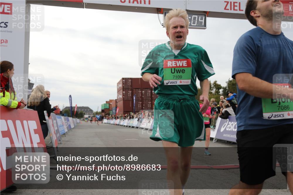 03.10.2025 - Köhlbrandbrückenlauf Yannick Fuchs http://msf.ph/oto/8986683 03.10.2025 15:59:02 Ziel 7086, 7109, 9195, 9196, 9370, 9398 meine-sportfotos.de