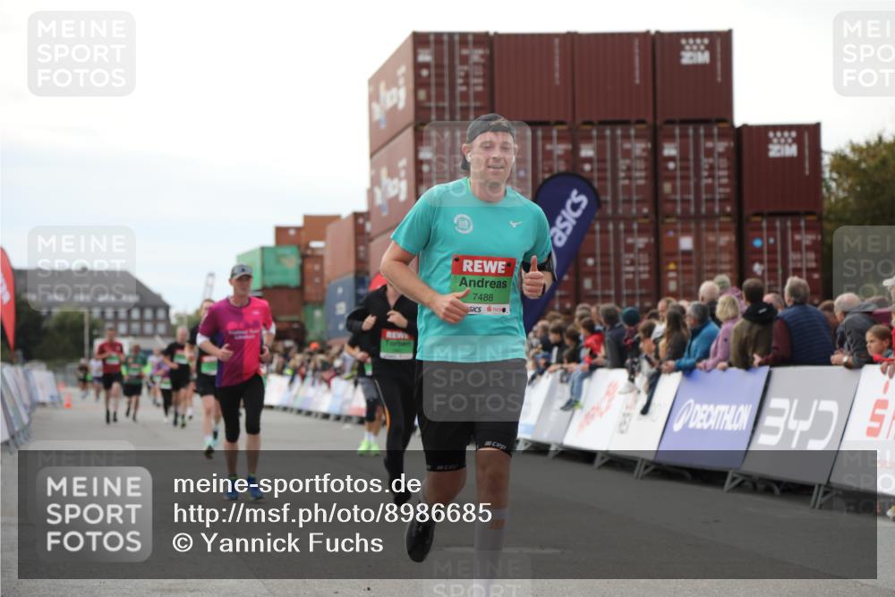 03.10.2025 - Köhlbrandbrückenlauf Yannick Fuchs http://msf.ph/oto/8986685 03.10.2025 16:11:33 Ziel 7196, 7350, 7373, 7407, 7467, 7488, 8774, 8938, 9382 meine-sportfotos.de