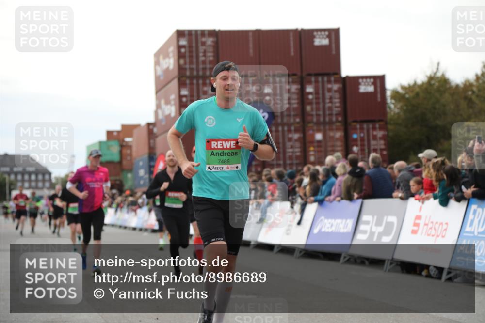03.10.2025 - Köhlbrandbrückenlauf Yannick Fuchs http://msf.ph/oto/8986689 03.10.2025 16:11:33 Ziel 7196, 7350, 7373, 7407, 7467, 7488, 8774, 8938, 9382 meine-sportfotos.de